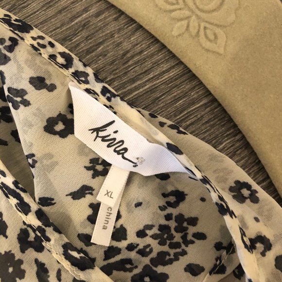 Chiffon floral tulip back blouse - Picture 3 of 3